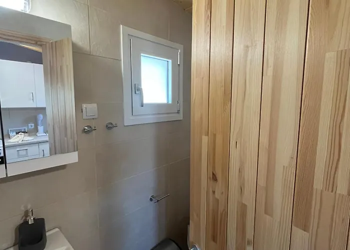 Nick House * Νικιάνα