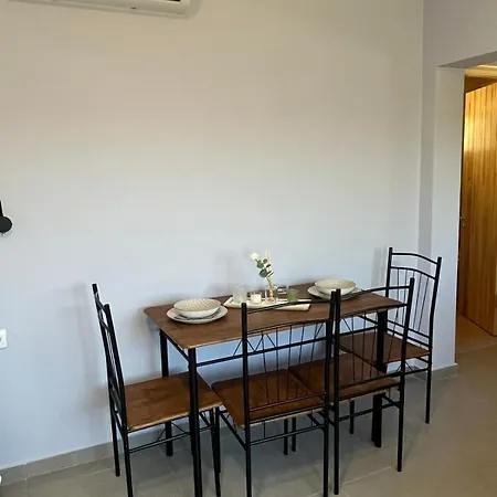 Nick House דירה